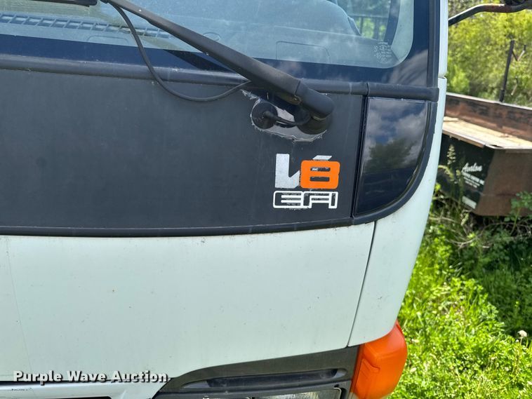 image for item EA2370 2005 Chevrolet W3500 truck cab and chassis