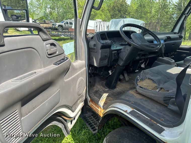 image for item EA2370 2005 Chevrolet W3500 truck cab and chassis