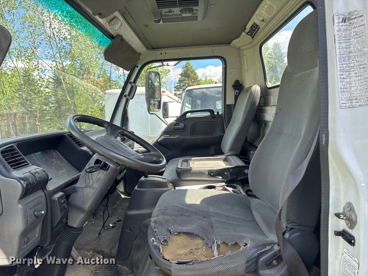 image for item EA2370 2005 Chevrolet W3500 truck cab and chassis