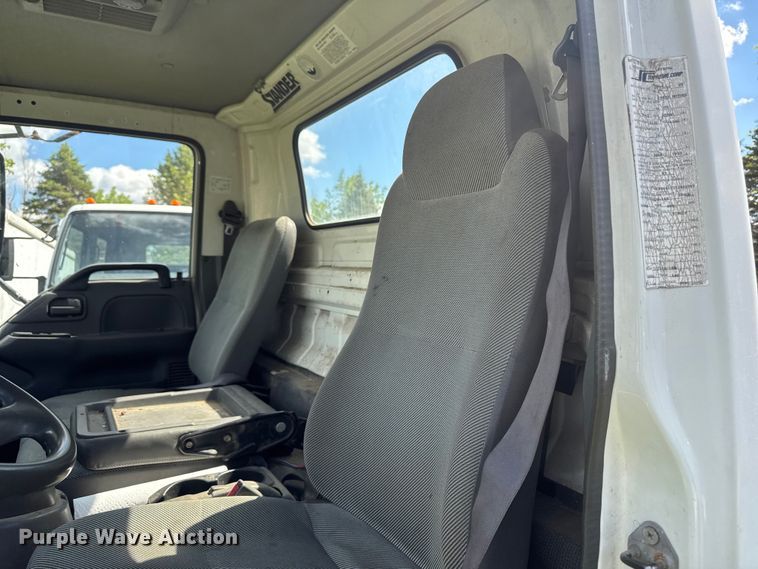 image for item EA2370 2005 Chevrolet W3500 truck cab and chassis