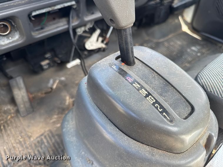 image for item EA2370 2005 Chevrolet W3500 truck cab and chassis
