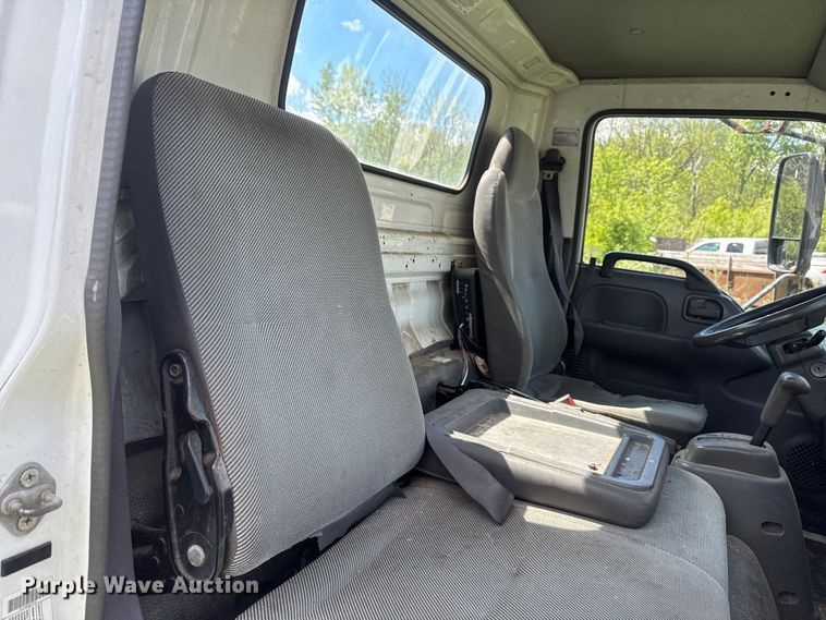 image for item EA2370 2005 Chevrolet W3500 truck cab and chassis