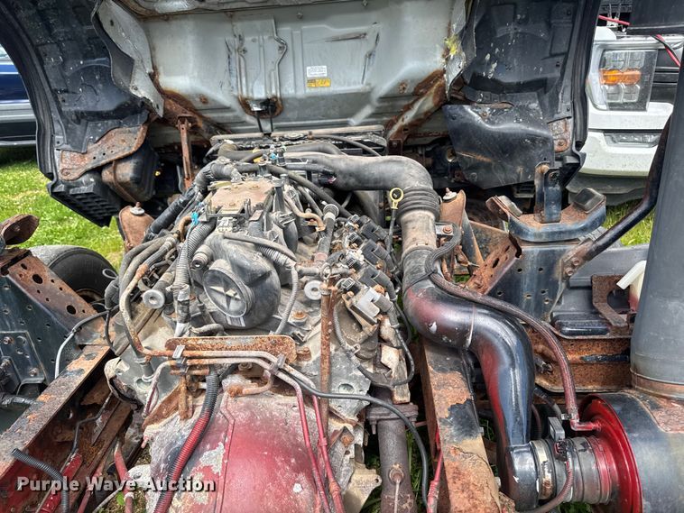 image for item EA2370 2005 Chevrolet W3500 truck cab and chassis