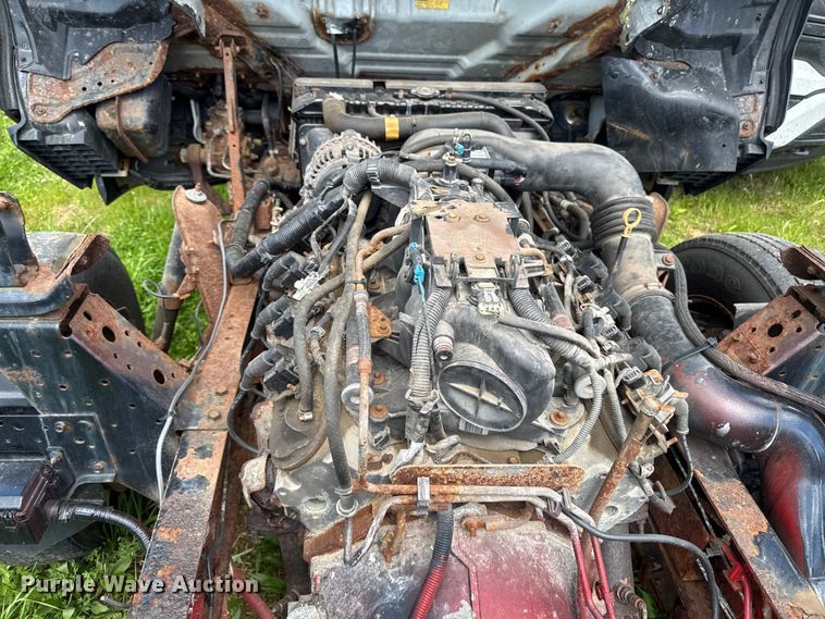 image for item EA2370 2005 Chevrolet W3500 truck cab and chassis