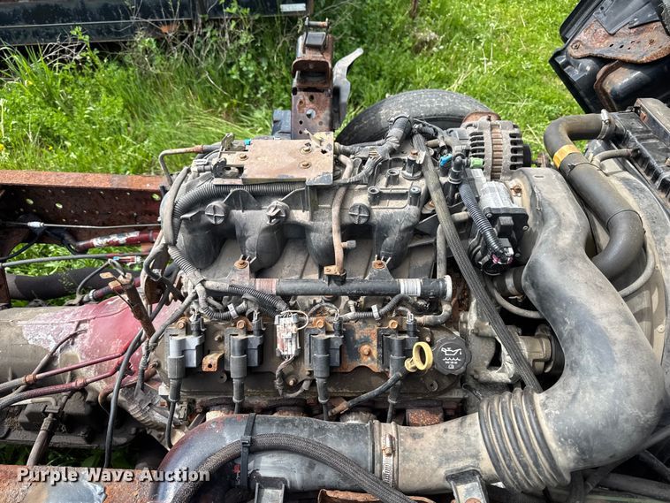 image for item EA2370 2005 Chevrolet W3500 truck cab and chassis