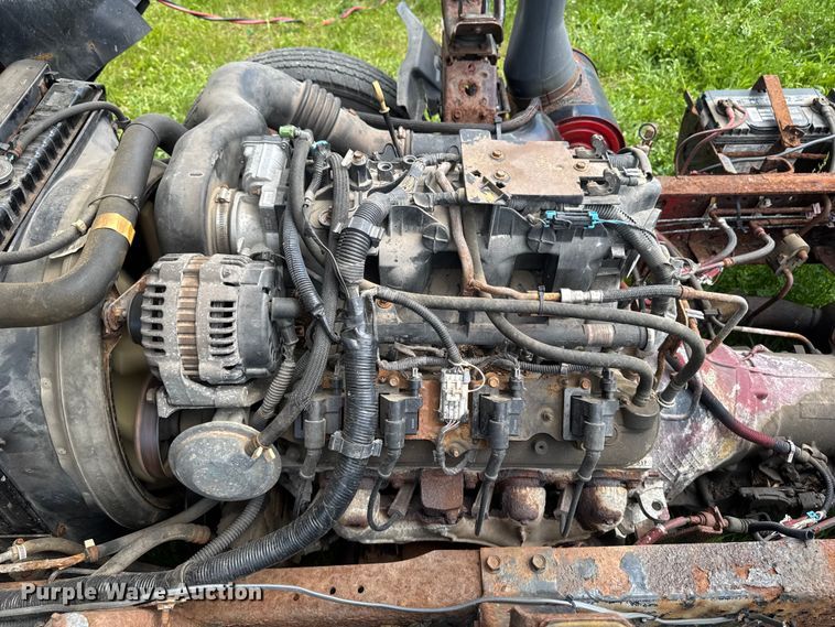 image for item EA2370 2005 Chevrolet W3500 truck cab and chassis