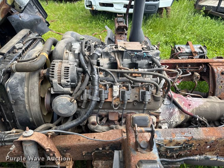 image for item EA2370 2005 Chevrolet W3500 truck cab and chassis