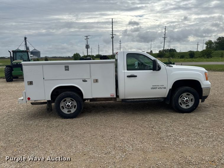 image for item EA2372 2011 GMC Sierra 2500HD utility bed pickup truck