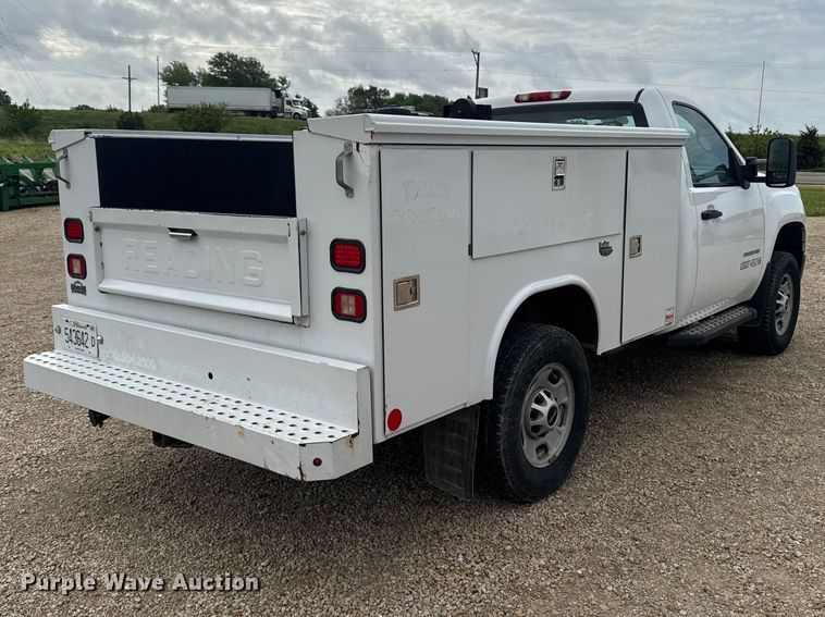 image for item EA2372 2011 GMC Sierra 2500HD utility bed pickup truck