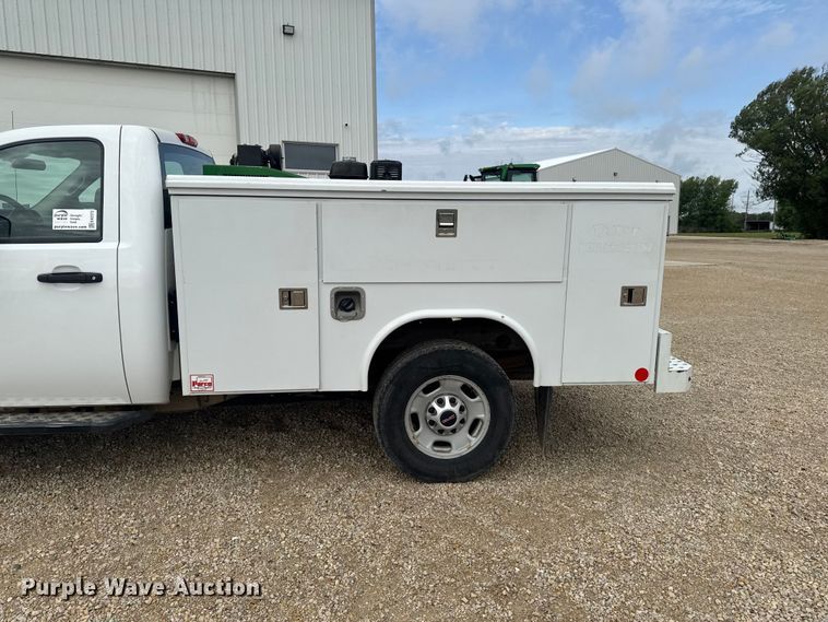 image for item EA2372 2011 GMC Sierra 2500HD utility bed pickup truck