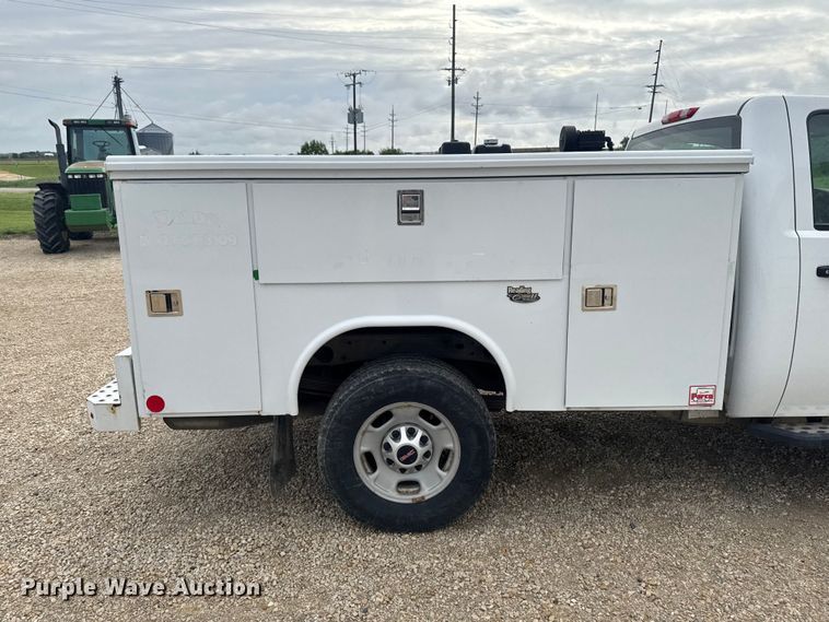 image for item EA2372 2011 GMC Sierra 2500HD utility bed pickup truck
