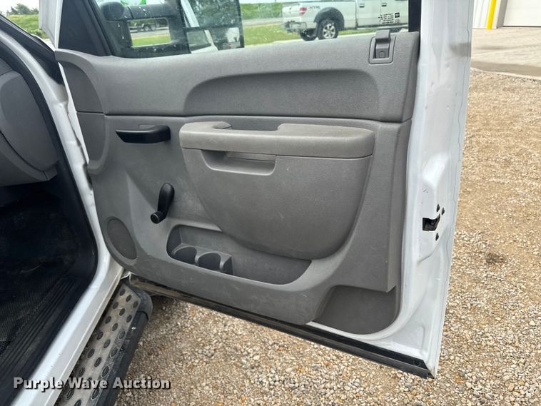 image for item EA2372 2011 GMC Sierra 2500HD utility bed pickup truck