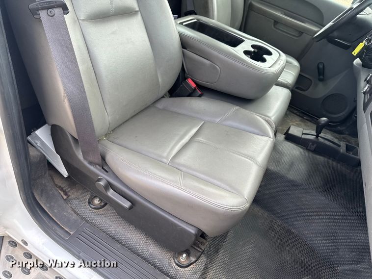 image for item EA2372 2011 GMC Sierra 2500HD utility bed pickup truck