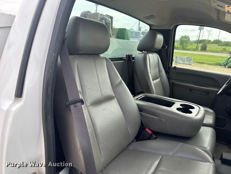 image for item EA2372 2011 GMC Sierra 2500HD utility bed pickup truck