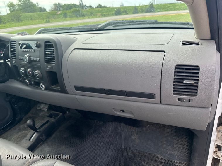 image for item EA2372 2011 GMC Sierra 2500HD utility bed pickup truck