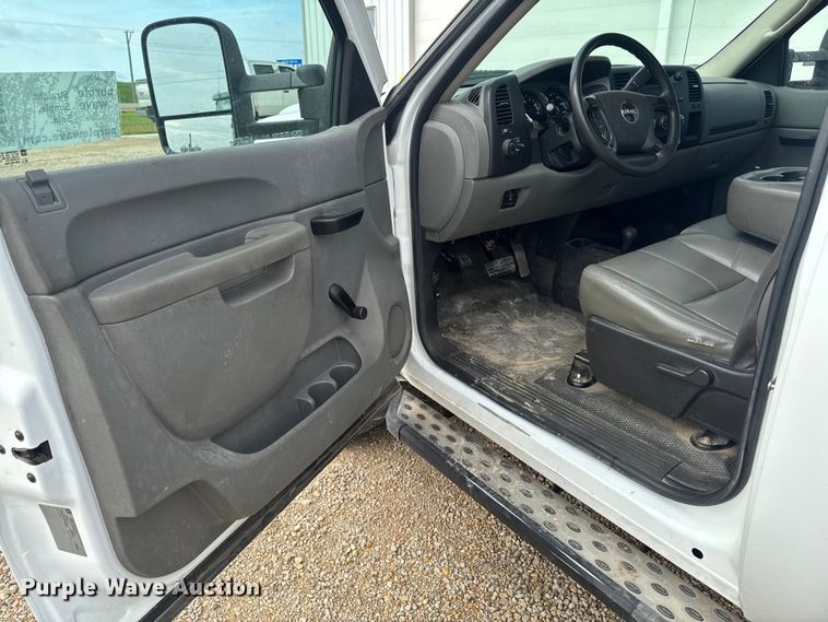 image for item EA2372 2011 GMC Sierra 2500HD utility bed pickup truck