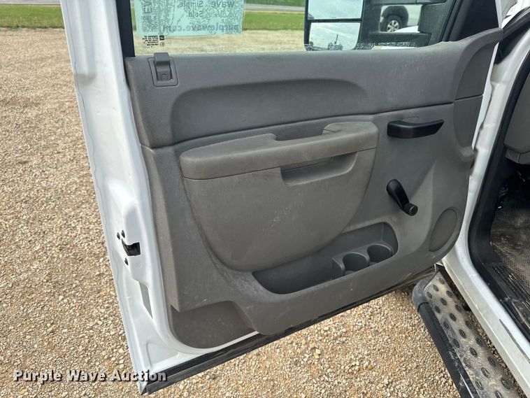 image for item EA2372 2011 GMC Sierra 2500HD utility bed pickup truck