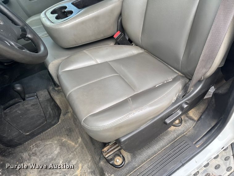 image for item EA2372 2011 GMC Sierra 2500HD utility bed pickup truck