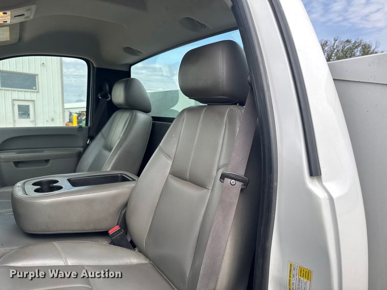 image for item EA2372 2011 GMC Sierra 2500HD utility bed pickup truck