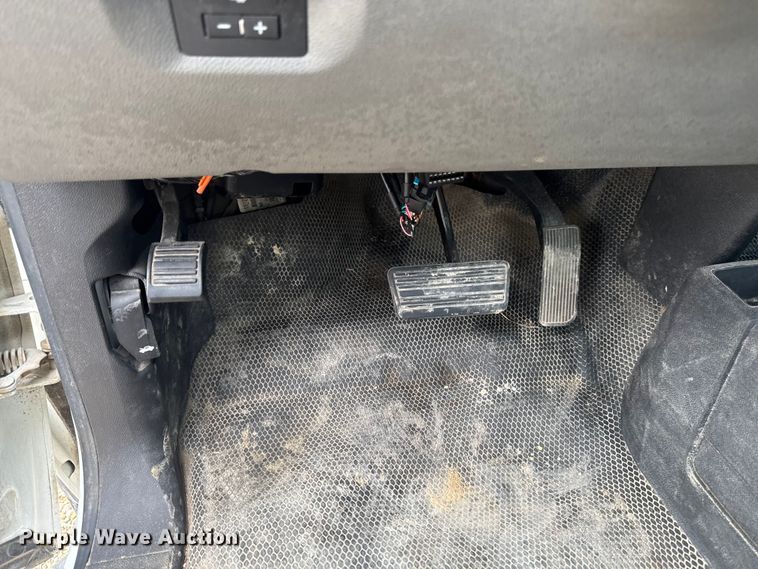 image for item EA2372 2011 GMC Sierra 2500HD utility bed pickup truck