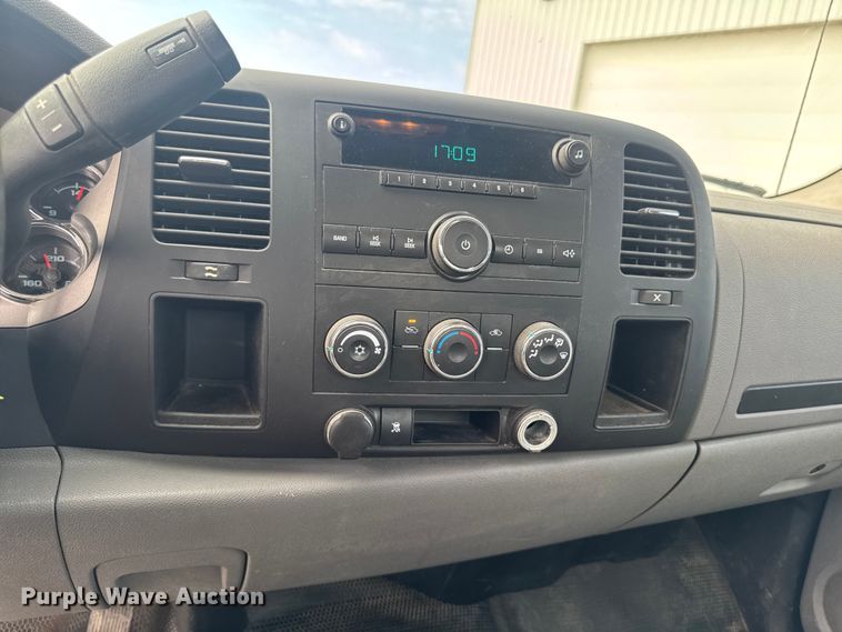 image for item EA2372 2011 GMC Sierra 2500HD utility bed pickup truck