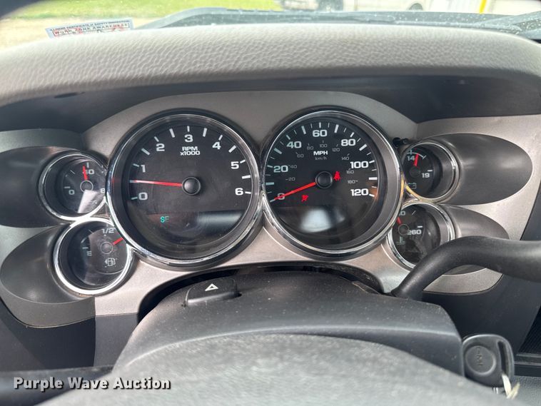 image for item EA2372 2011 GMC Sierra 2500HD utility bed pickup truck