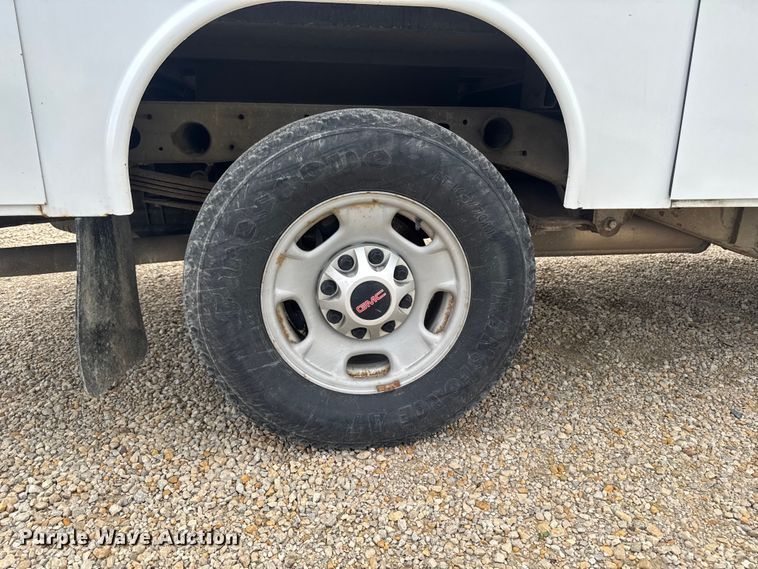 image for item EA2372 2011 GMC Sierra 2500HD utility bed pickup truck