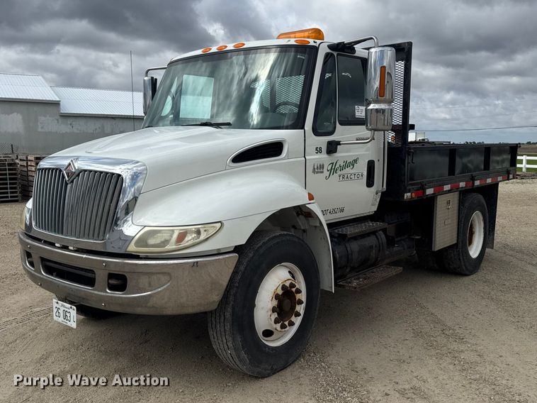 2003 International 4400 Flatbed Truck VIN: 1HTMKAANX3H575386 Lot: 999383379
