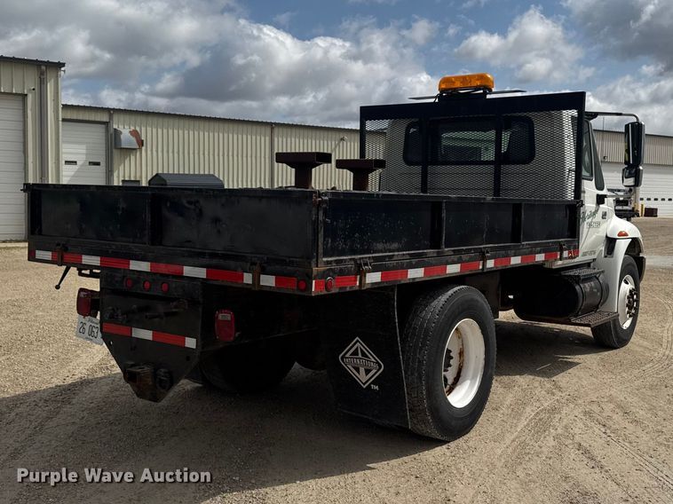 image for item EA2373 2003 International 4400 flatbed truck
