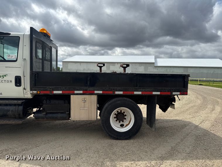 image for item EA2373 2003 International 4400 flatbed truck