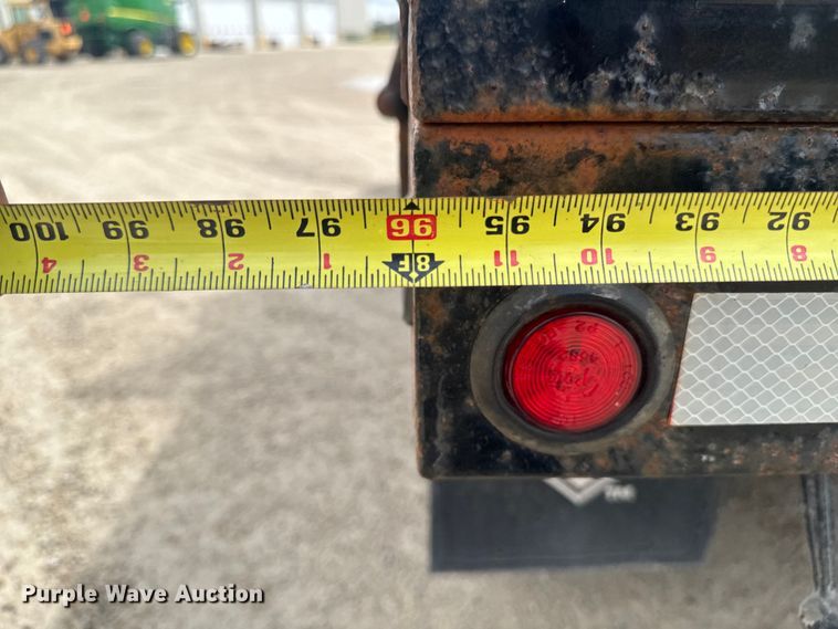image for item EA2373 2003 International 4400 flatbed truck