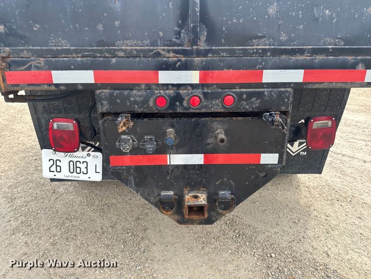 image for item EA2373 2003 International 4400 flatbed truck
