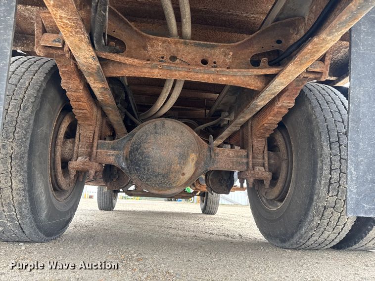 image for item EA2373 2003 International 4400 flatbed truck