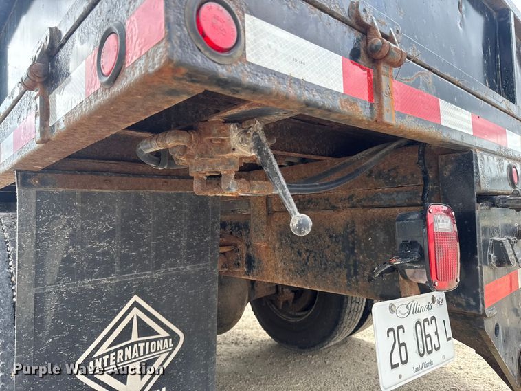 image for item EA2373 2003 International 4400 flatbed truck