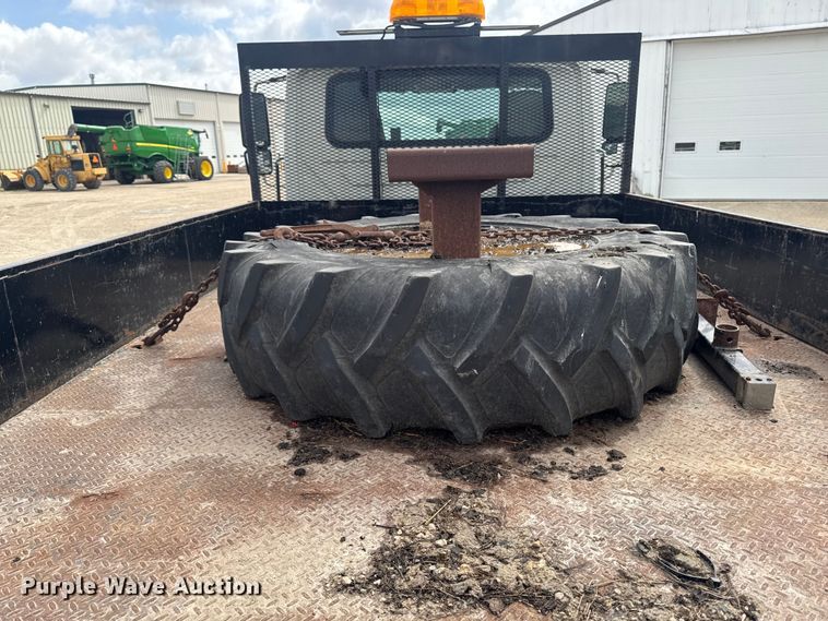 image for item EA2373 2003 International 4400 flatbed truck