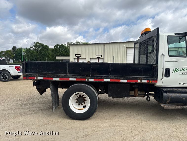 image for item EA2373 2003 International 4400 flatbed truck