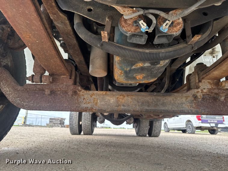 image for item EA2373 2003 International 4400 flatbed truck