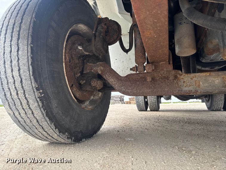 image for item EA2373 2003 International 4400 flatbed truck