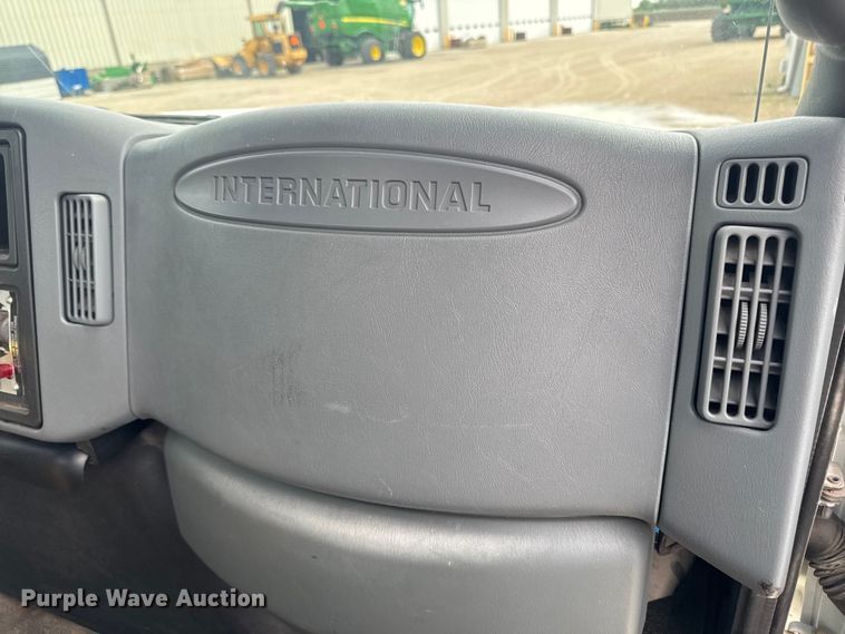 image for item EA2373 2003 International 4400 flatbed truck