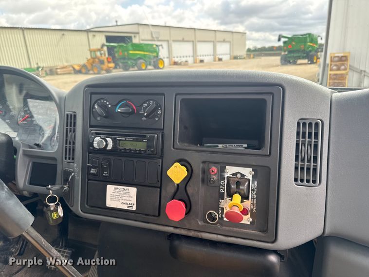 image for item EA2373 2003 International 4400 flatbed truck
