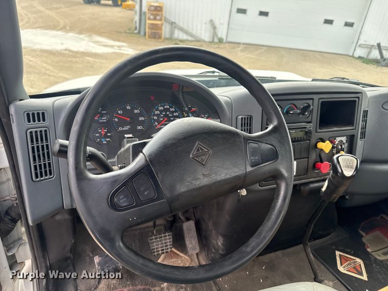 image for item EA2373 2003 International 4400 flatbed truck