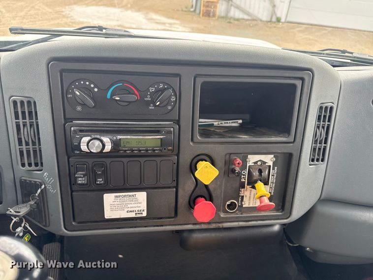 image for item EA2373 2003 International 4400 flatbed truck