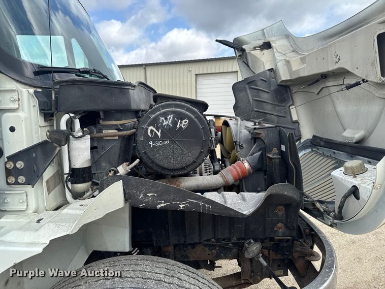 image for item EA2373 2003 International 4400 flatbed truck