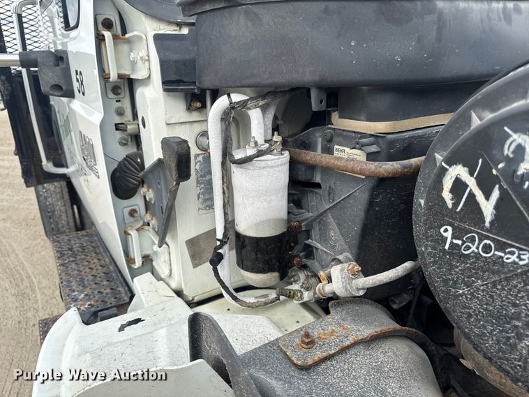 image for item EA2373 2003 International 4400 flatbed truck