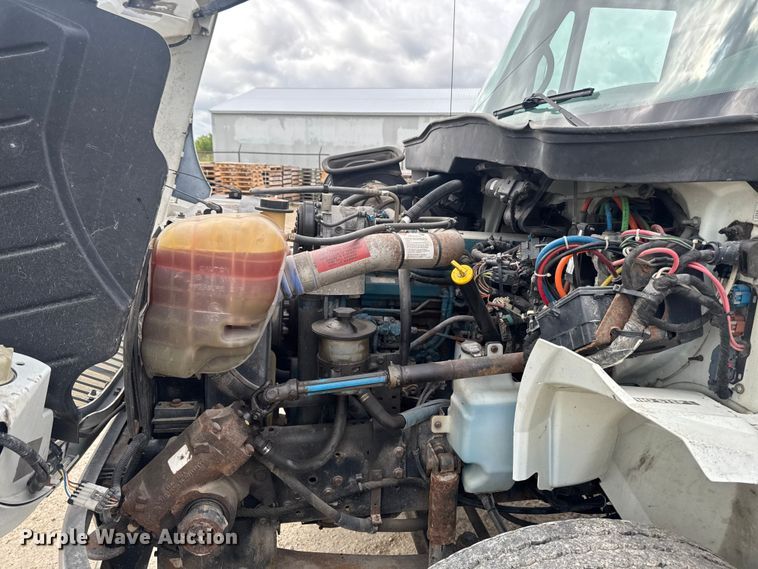 image for item EA2373 2003 International 4400 flatbed truck