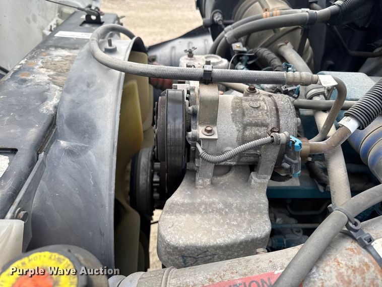 image for item EA2373 2003 International 4400 flatbed truck
