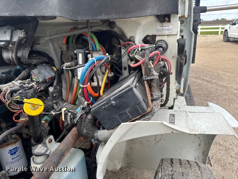image for item EA2373 2003 International 4400 flatbed truck
