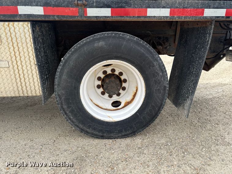 image for item EA2373 2003 International 4400 flatbed truck