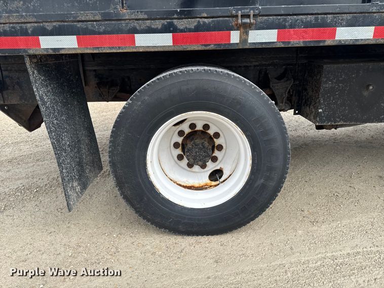 image for item EA2373 2003 International 4400 flatbed truck