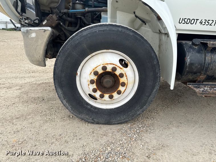 image for item EA2373 2003 International 4400 flatbed truck